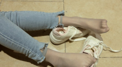 [她们印象] No.001 小点心短丝裸足 [208P1V-5.63GB]