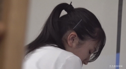 [▽]（偷拍）图书馆清纯马尾学生，座下玩鞋  1v 38分钟 538mb