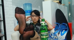 小冷伊伊性感至極的黑絲和肉絲足底！48p JSFMT-F044