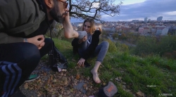 【Footpredator】大胡子路边搭讪金发妹放倒带回家吃脚玩弄