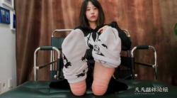 [Sexy Asian Girls Feet]美丽的Angei炫耀她性感灵活的小脚3 4K