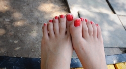 那一抹甜甜的微笑，让人心醉(脚底特写)（70p）